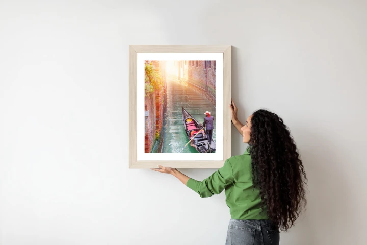 Plakat Gondolier Wenecki Na Zielonych Wodach Kanału