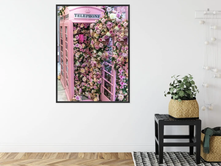 Plakat Kolorowe Kwiaty W Różowej Budce Telefonicznej