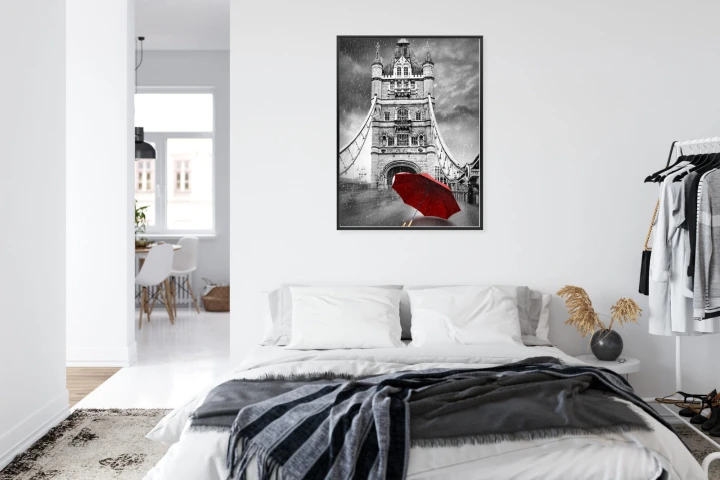 Plakat Czerwony Parasol Na Czarno Białym Tle Z Tower Bridge