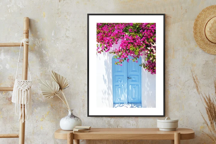 Plakat Niebieskie Drzwi I Różowe Kwiaty Tradycyjna Grecka Architektura