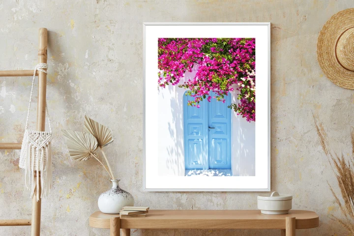 Plakat Niebieskie Drzwi I Różowe Kwiaty Tradycyjna Grecka Architektura