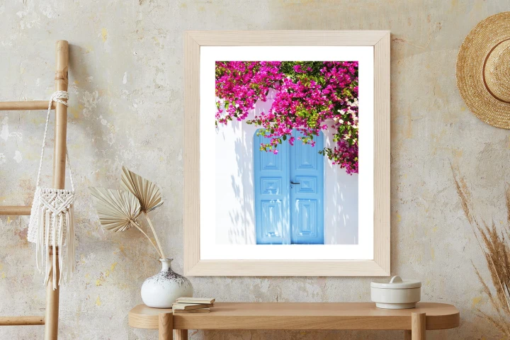 Plakat Niebieskie Drzwi I Różowe Kwiaty Tradycyjna Grecka Architektura