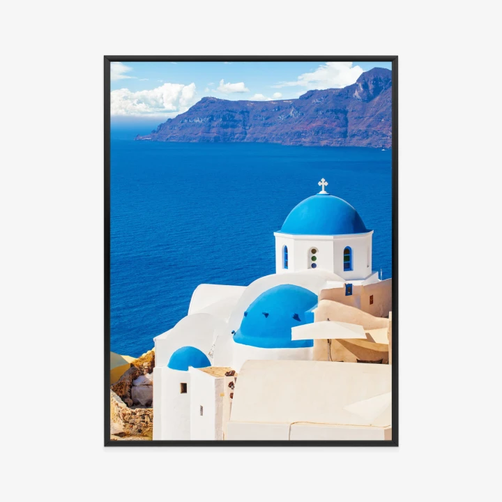 Plakat Krajobraz Santorini Z Białym Kościołem I Widokiem Na Błękitne Morze