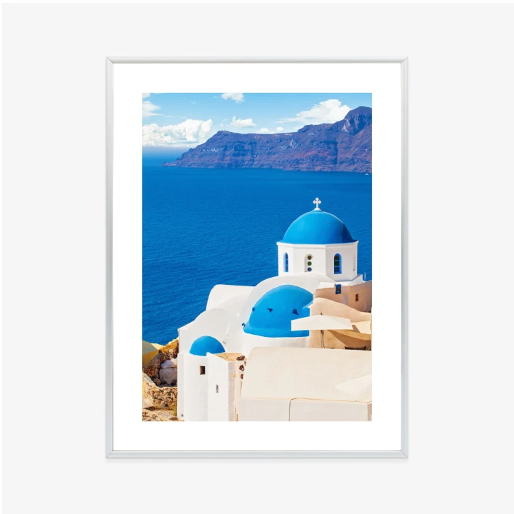Plakat Krajobraz Santorini Z Białym Kościołem I Widokiem Na Błękitne Morze