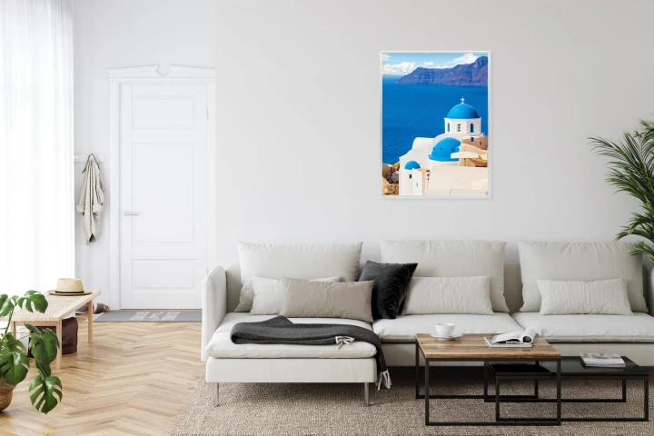 Plakat Krajobraz Santorini Z Białym Kościołem I Widokiem Na Błękitne Morze