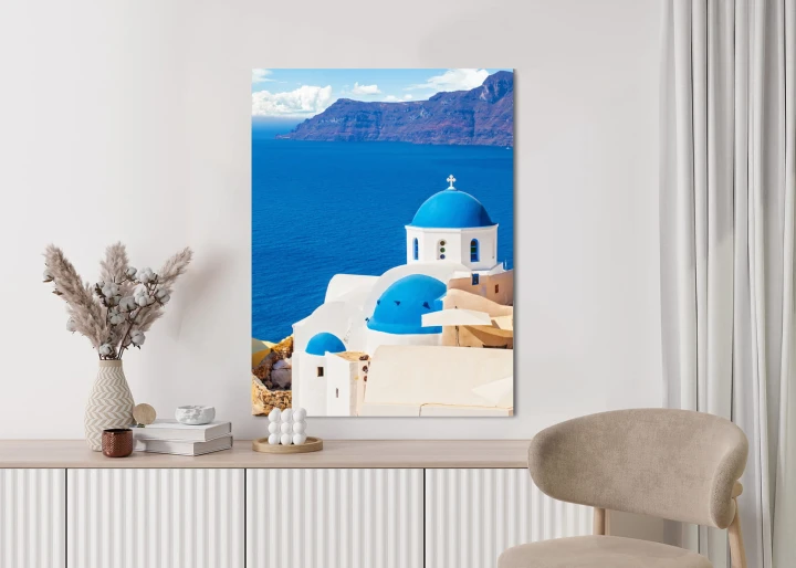 Plakat Krajobraz Santorini Z Białym Kościołem I Widokiem Na Błękitne Morze