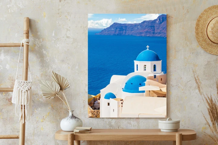 Plakat Krajobraz Santorini Z Białym Kościołem I Widokiem Na Błękitne Morze