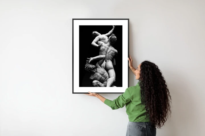 Plakat Włoskie Posągi Na Czarnym Tle