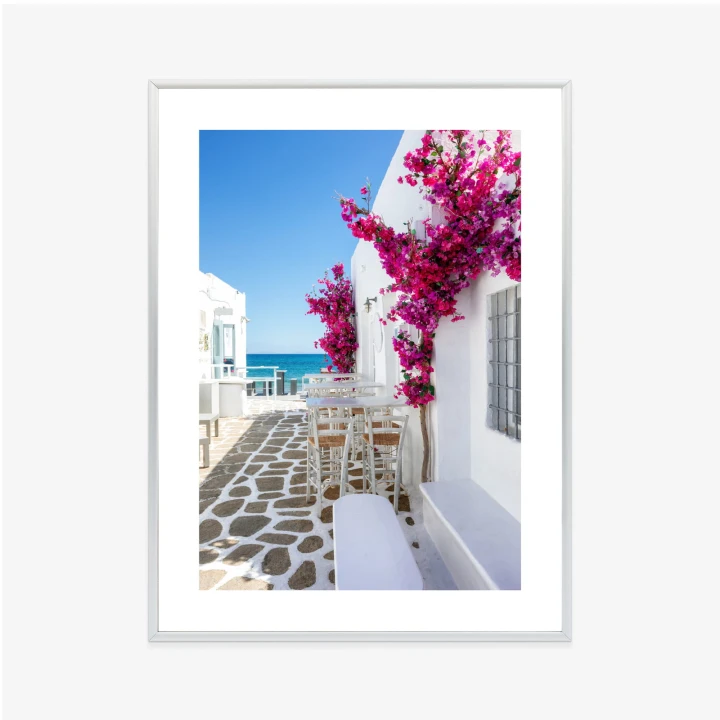 Plakat Grecka Architektura Z Różowymi Kwiatami I Widokiem Na Morze