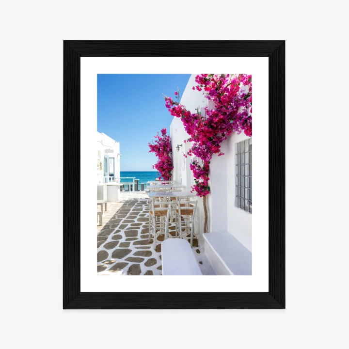 Plakat Grecka Architektura Z Różowymi Kwiatami I Widokiem Na Morze