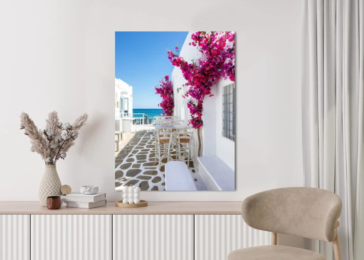 Plakat Grecka Architektura Z Różowymi Kwiatami I Widokiem Na Morze