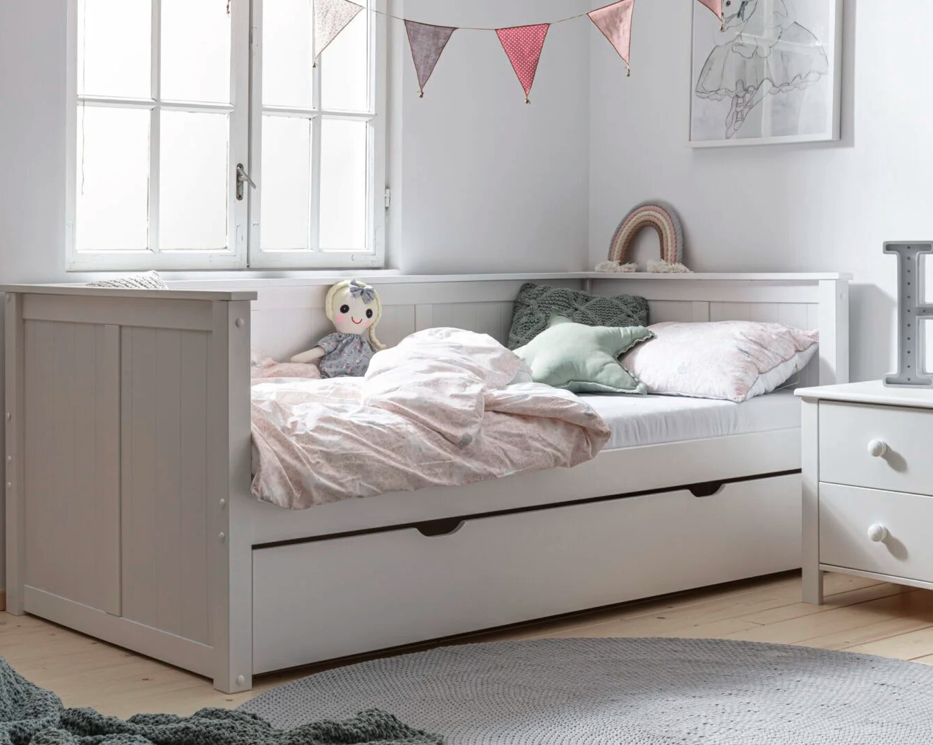 łóżko dziewczynki