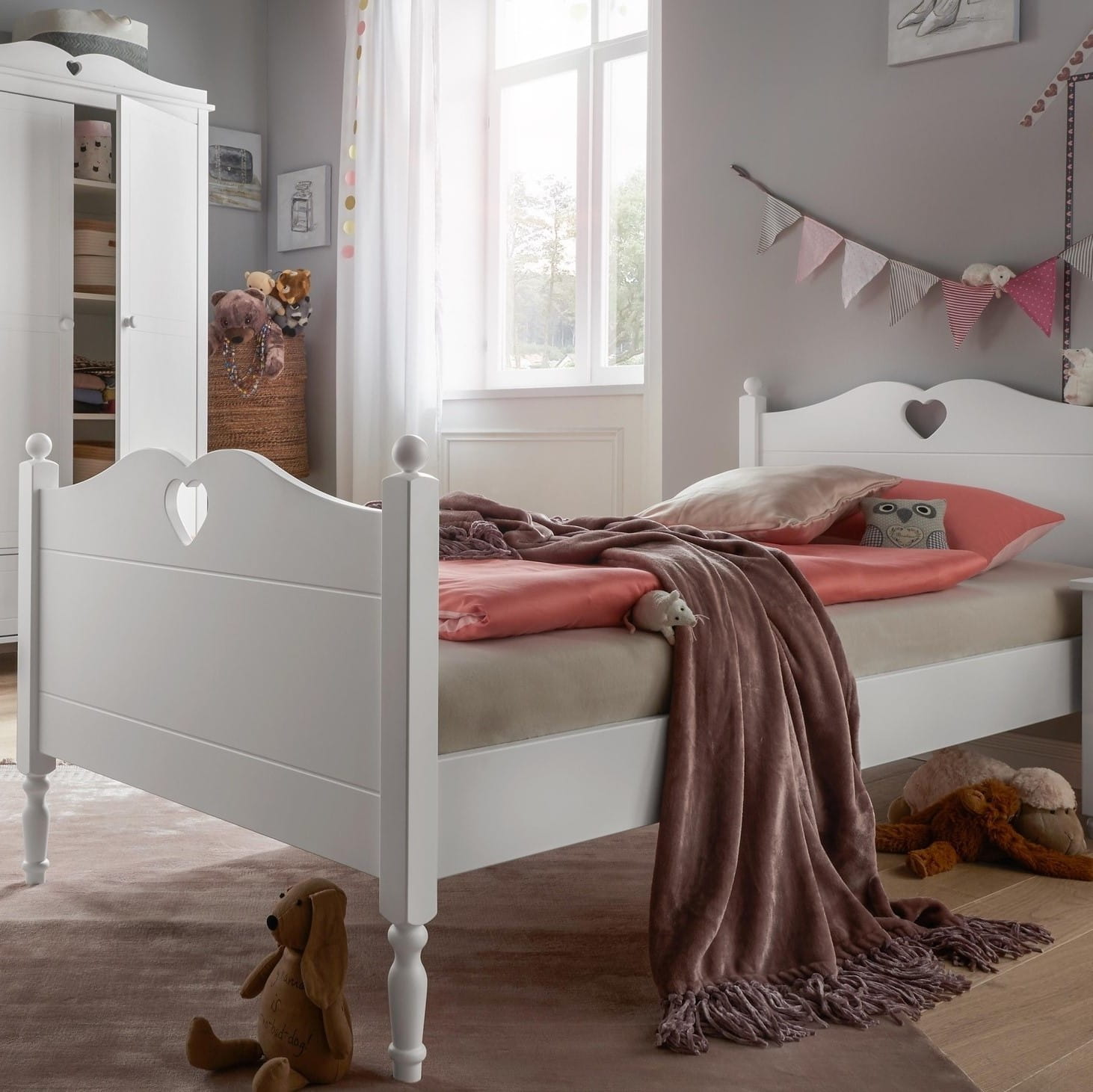 białe meble dla dziewczynki